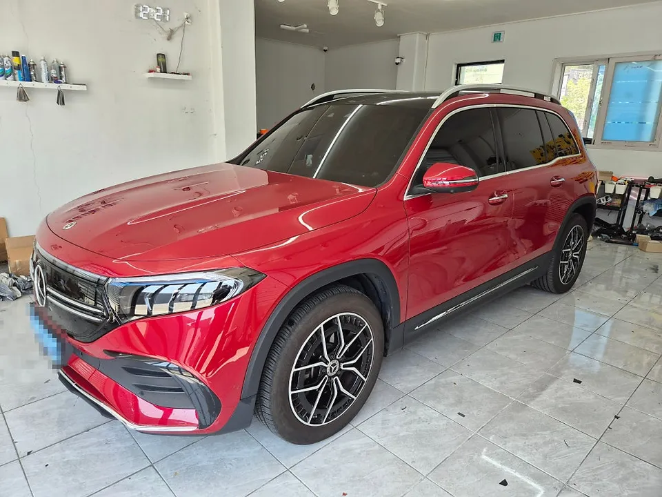 Mercedes-Benz EQBのカーラッピング事例｜サテンダークグレー 施工写真 3-1