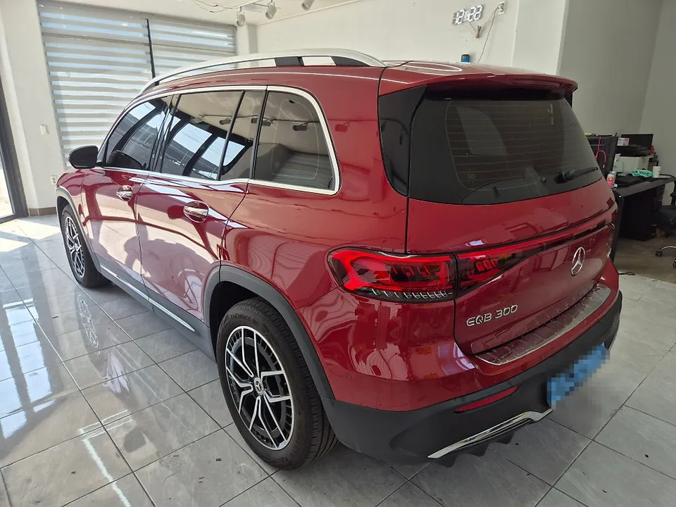 Mercedes-Benz EQBのカーラッピング事例｜サテンダークグレー 施工写真 2-2
