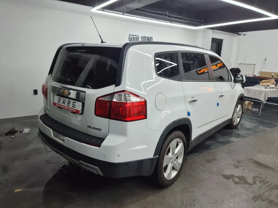 Chevrolet Orlandoのドライブレコーダー取付事例 施工写真 2-1