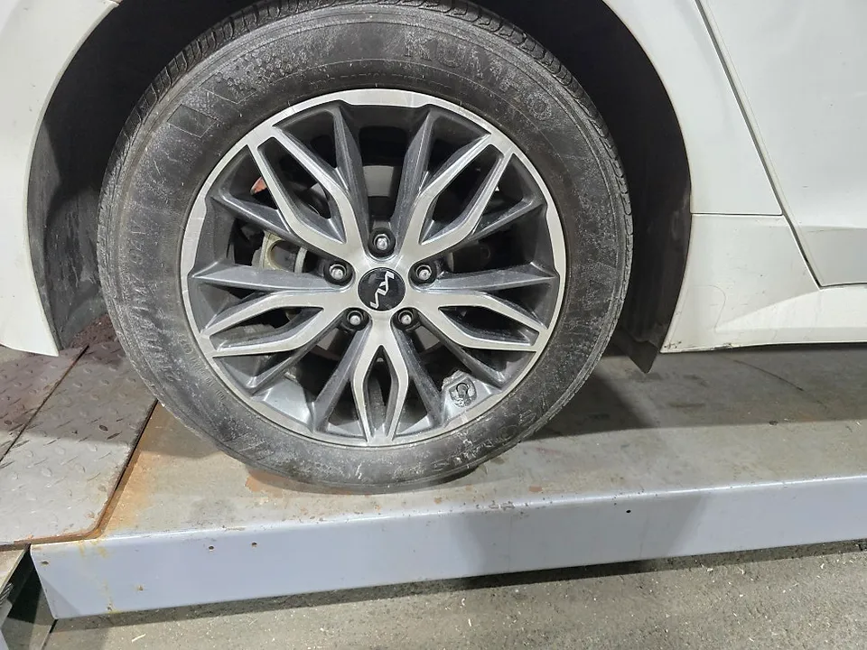 Kia K5 DL3 wheel repair - Kia K5 DL3 Wheel Repair & Painting Review: Cost & Results photo 5