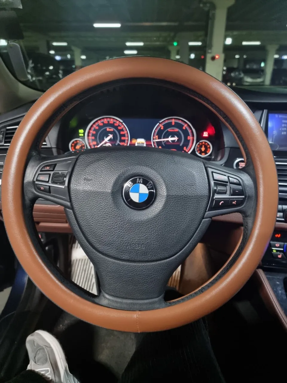 BMW 5 Series F10のAndroid Auto・CarPlay取付事例 施工写真 3