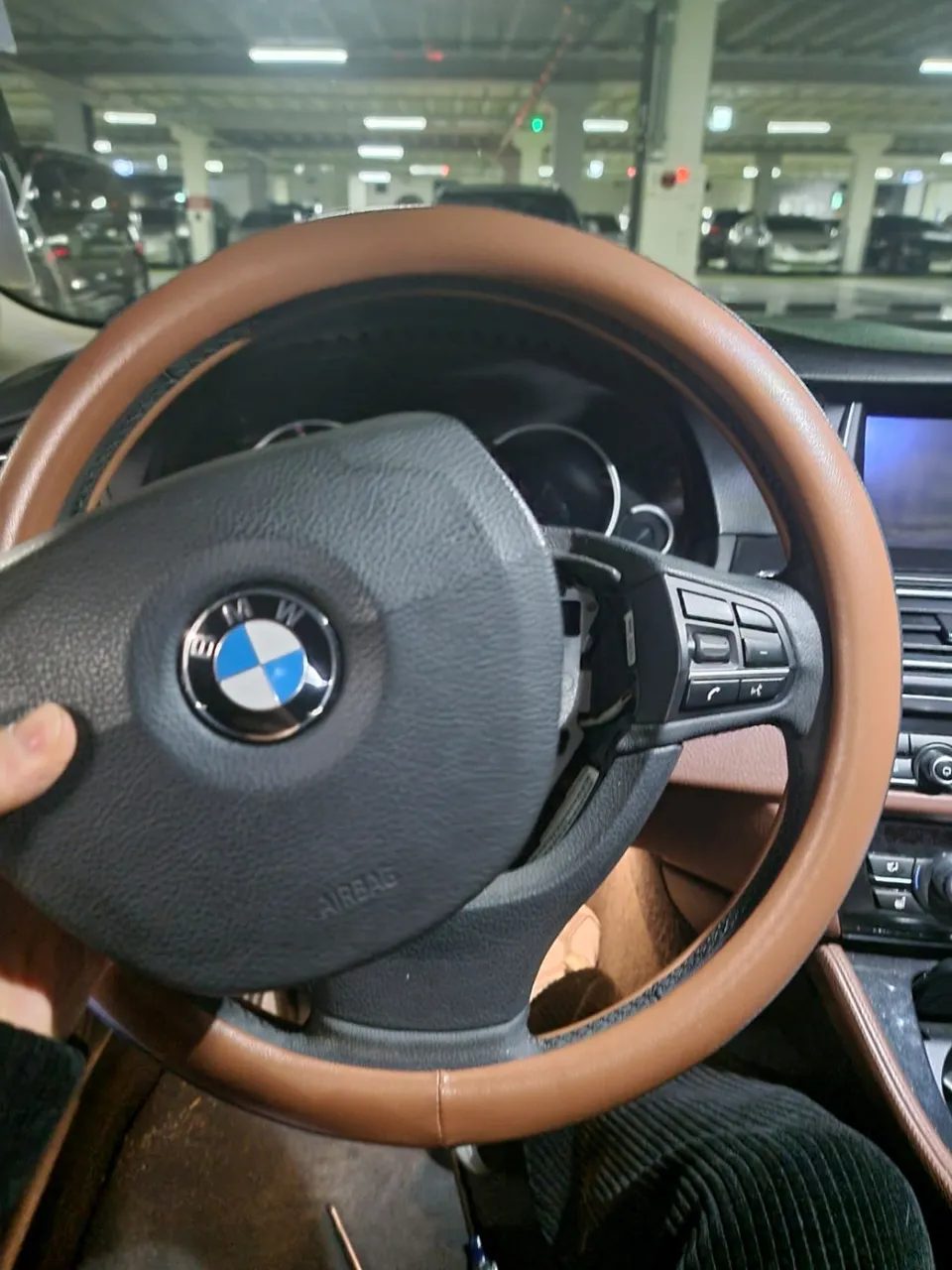 BMW 5 Series F10のAndroid Auto・CarPlay取付事例 施工写真 4