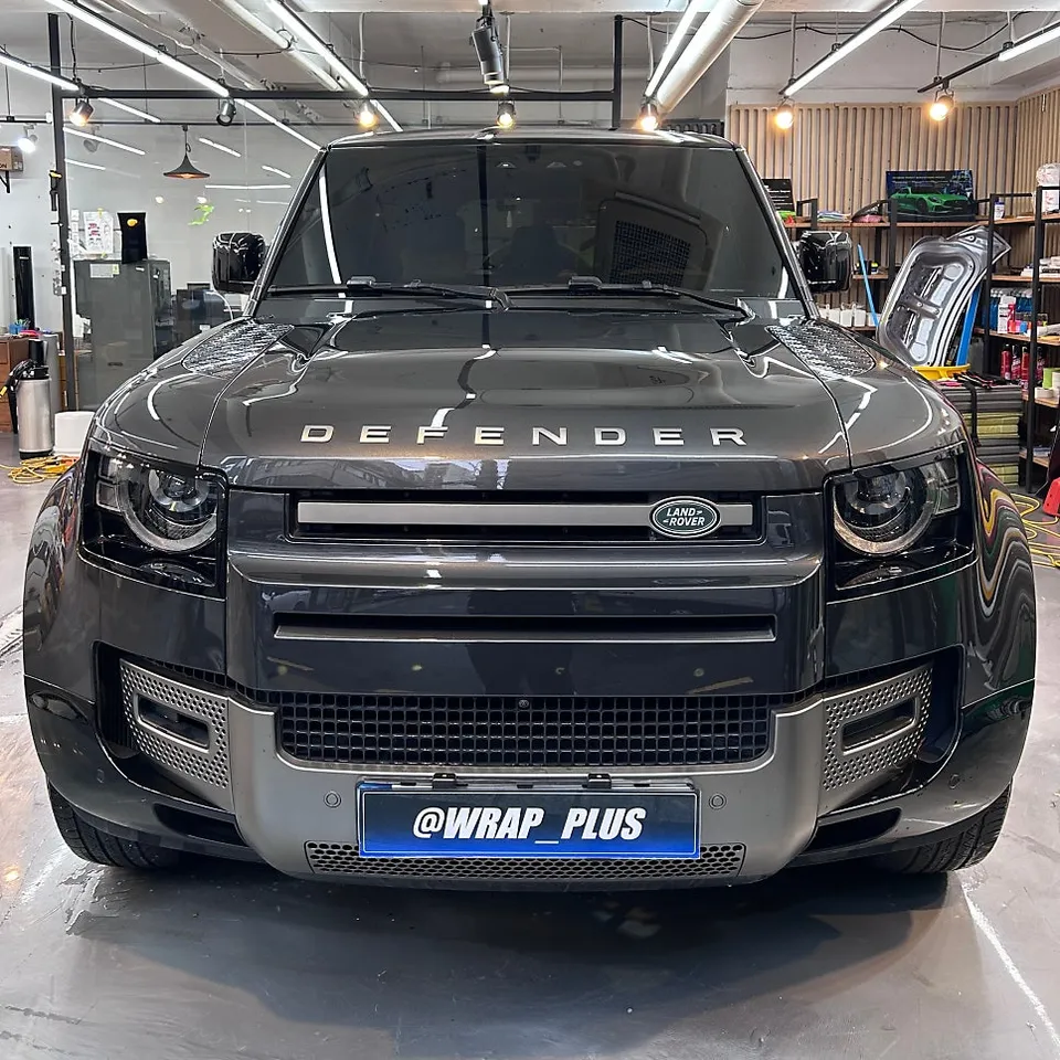 Land Rover Defenderのカーラッピング事例｜GTシルバーのツートン施工 施工写真 1-1