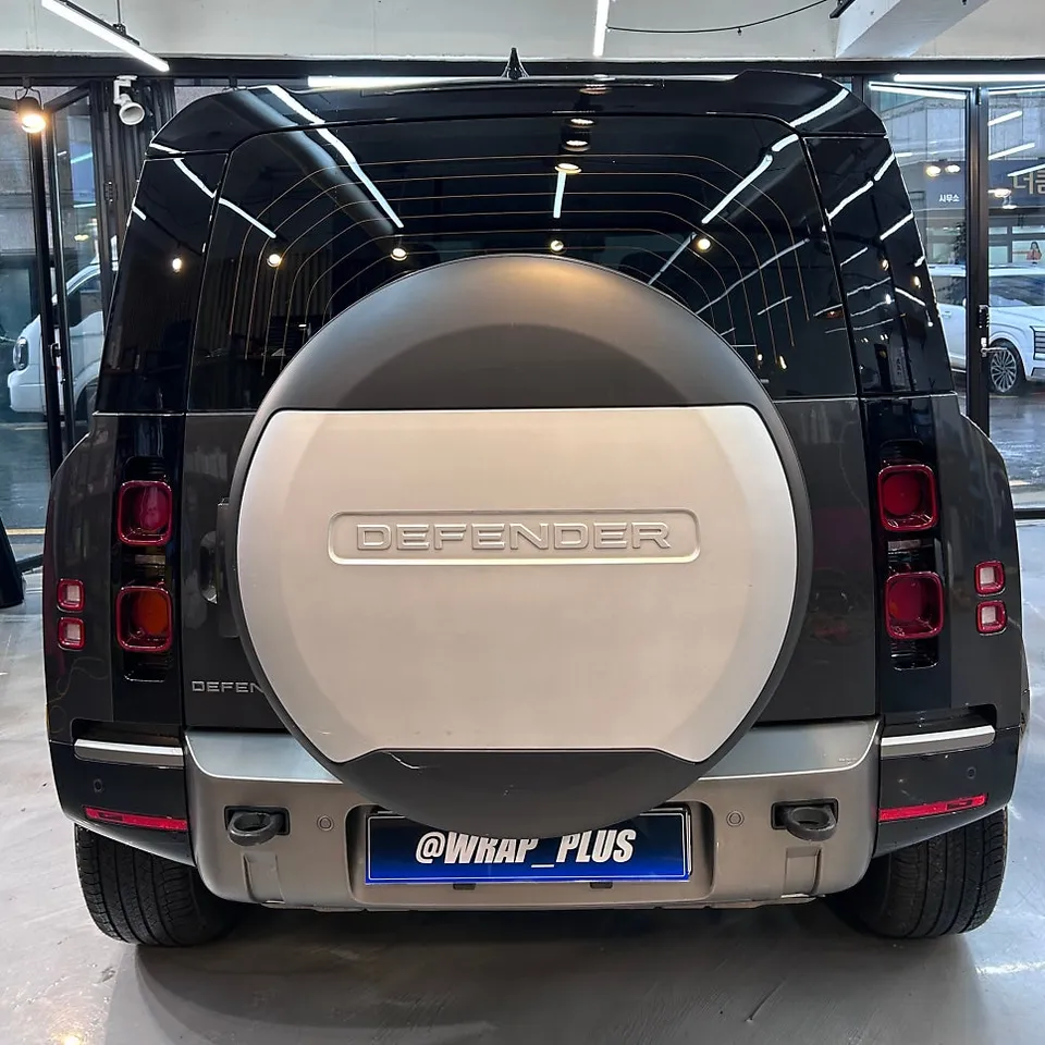 Land Rover Defenderのカーラッピング事例｜GTシルバーのツートン施工 施工写真 3-1