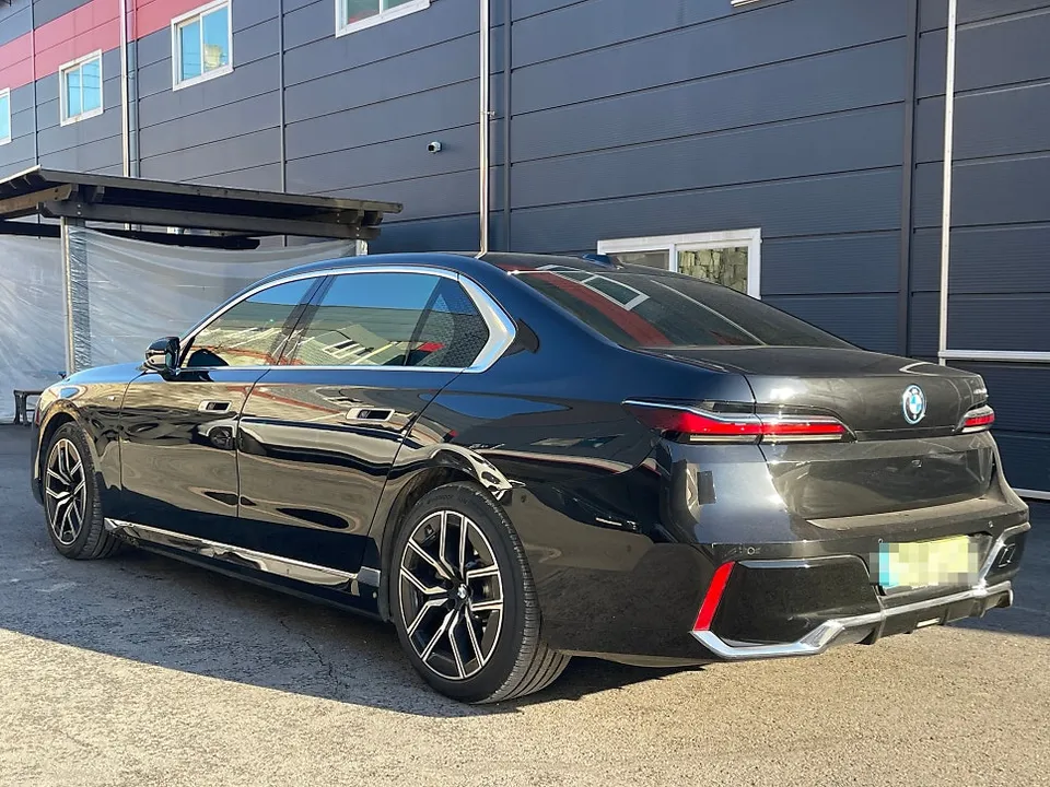 BMW i7 G70 wheel repair - BMW i7 G70 Wheel Repair Review — Restore Diamond Cut Rims photo 3