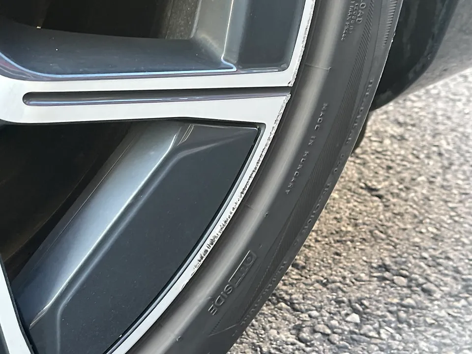 BMW i7 G70のホイールリペア・塗装事例 施工写真 1-2
