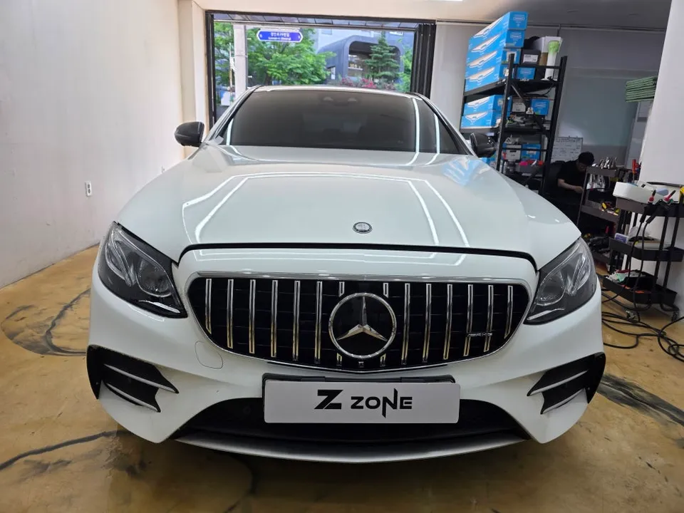 Mercedes-Benz Eクラス PPF施工事例｜ライト・ミラー保護 施工写真 2-2