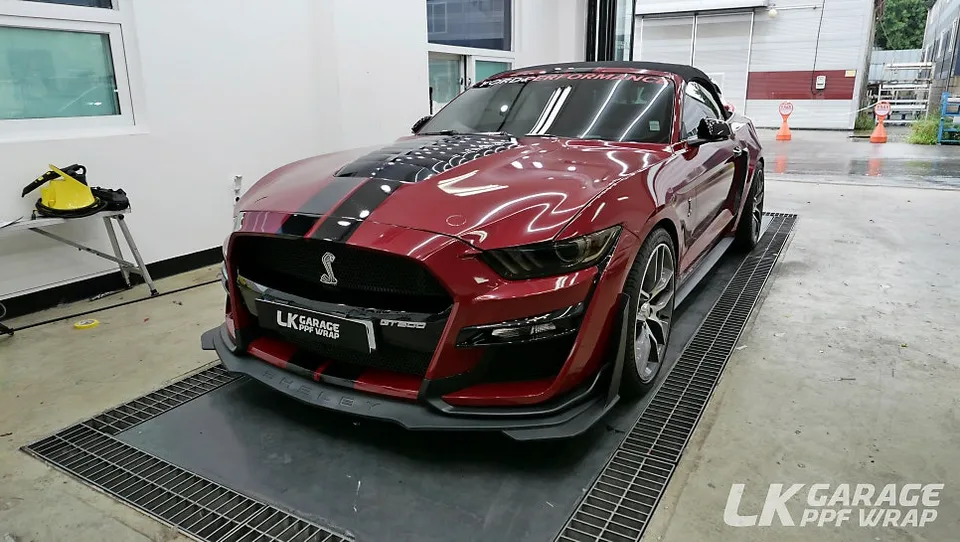 Ford Mustangのカーラッピング事例|費用目安・仕上がり 施工写真 1-3