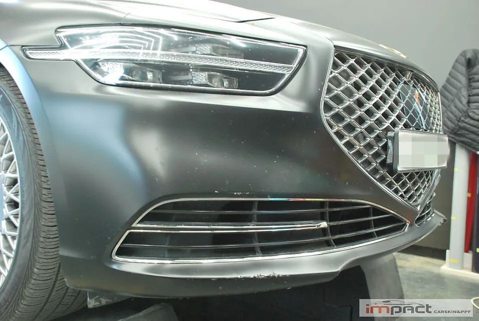 Genesis G90のカーラッピング事例:3Mサテンブラック部分施工 施工写真 3-1