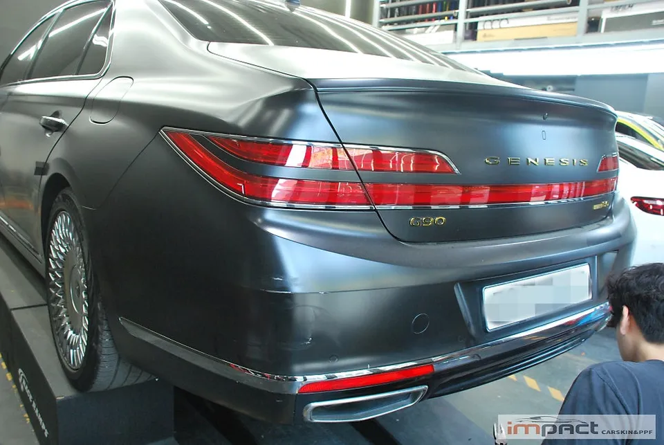 Genesis G90のカーラッピング事例:3Mサテンブラック部分施工 施工写真 1-3