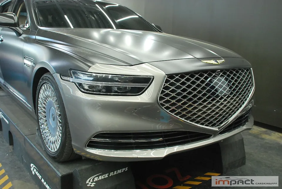 Genesis G90のカーラッピング事例:3Mサテンブラック部分施工 施工写真 3-3
