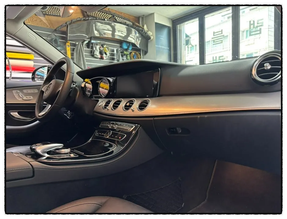 Mercedes-Benz E-Class body repair - Mercedes-Benz E-Class Body Repair Review — Glove Box Handle photo 4