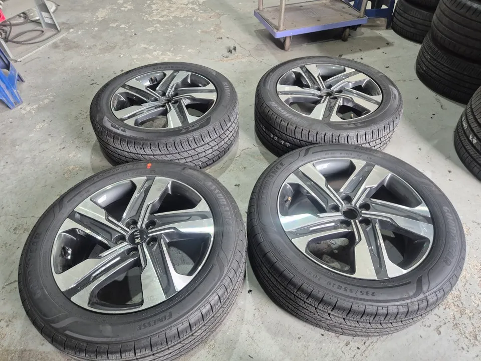 Kia Sorento Wheel Repair Review — Gloss Black Powder Coating photo 2