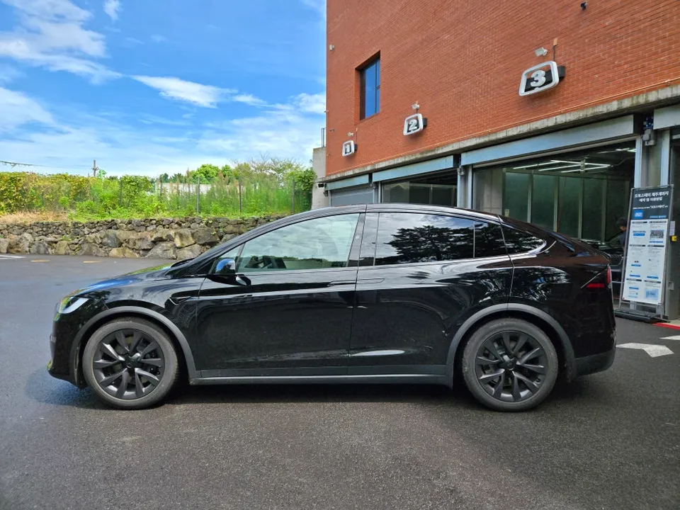Tesla Model Y PPF施工事例|費用目安と仕上がり 施工写真 1-2