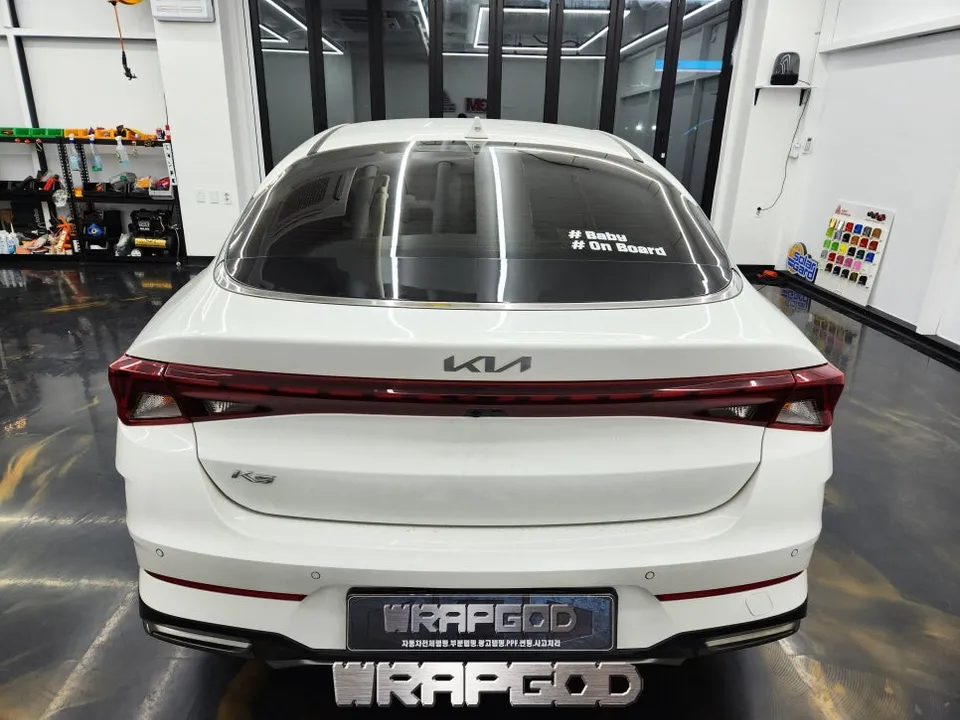Kia K5のPPF施工事例｜ブラックPPFで高級感をプラス 施工写真 2-1