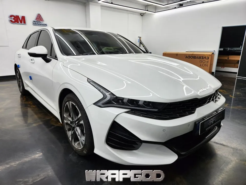 Kia K5のPPF施工事例｜ブラックPPFで高級感をプラス 施工写真 3-1