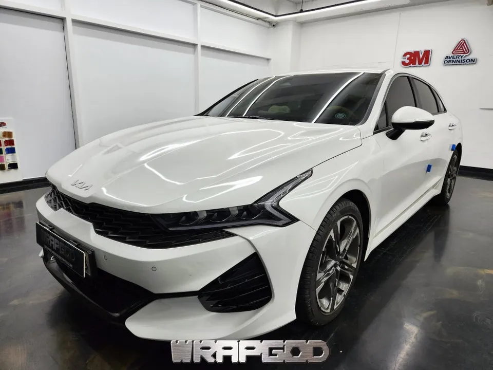 Kia K5のPPF施工事例｜ブラックPPFで高級感をプラス 施工写真 1-2