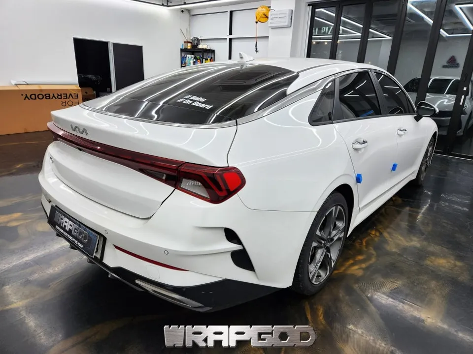 Kia K5のPPF施工事例｜ブラックPPFで高級感をプラス 施工写真 3-2