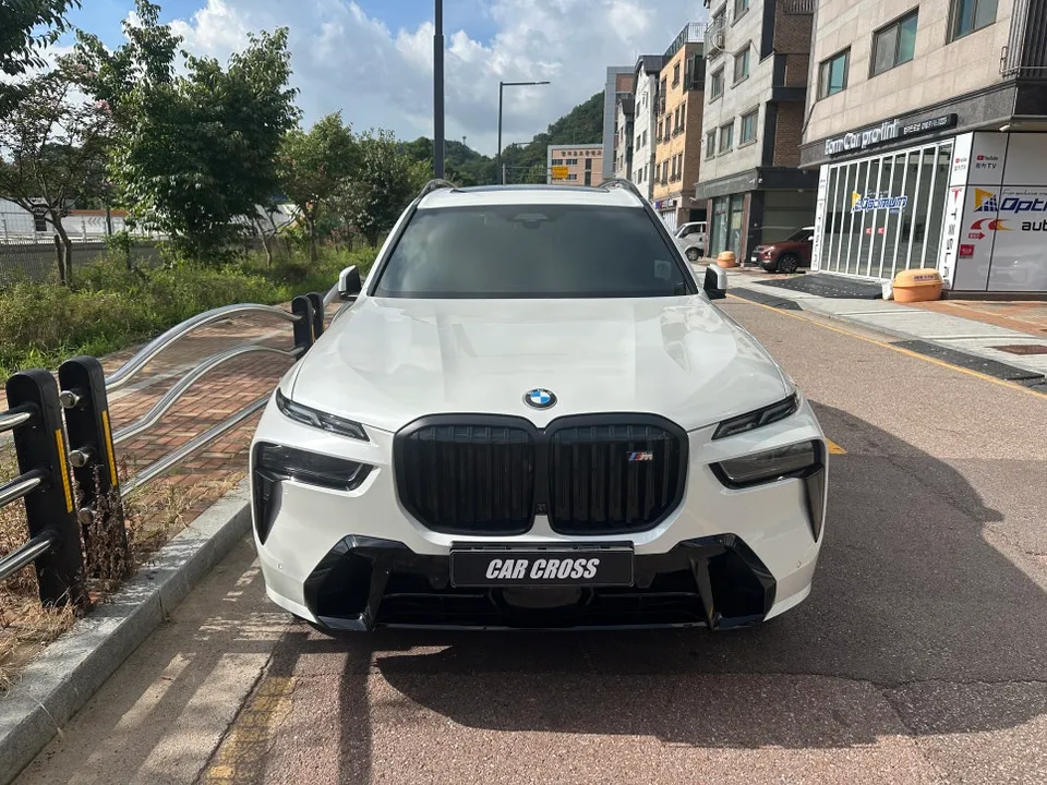 BMW X7 Vinyl Wrap Review: Real Carbon Interior Cost photo 2