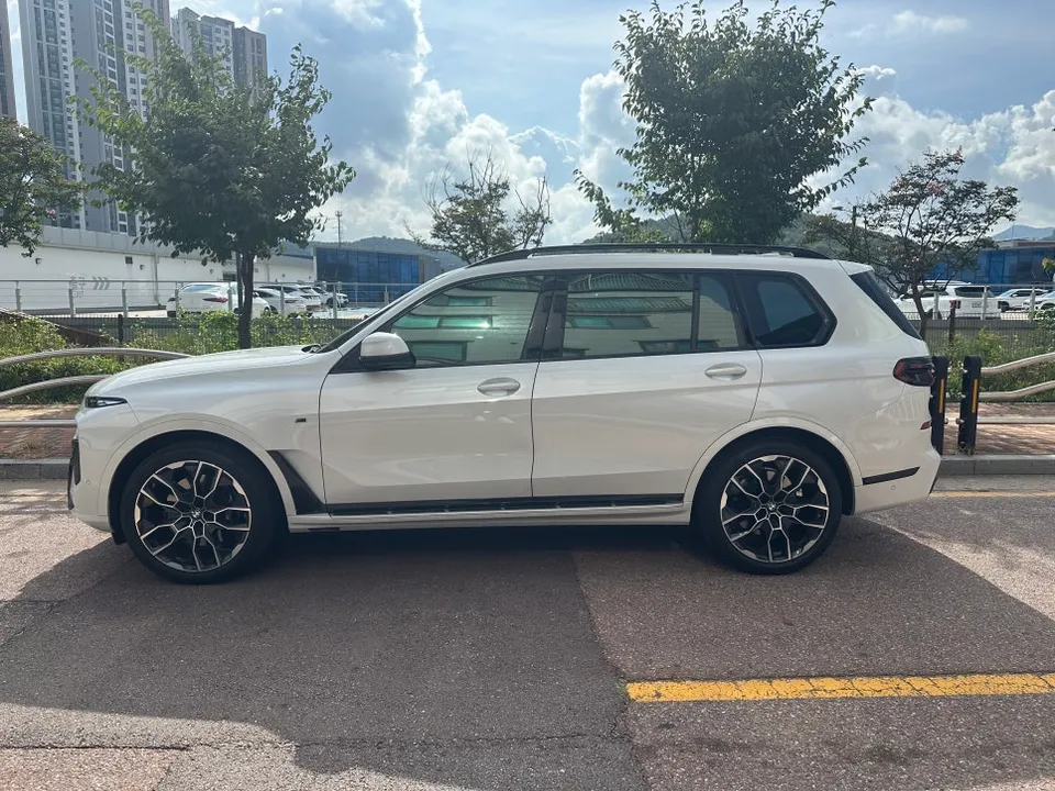 BMW X7 vinyl wrap - BMW X7 Vinyl Wrap Review: Real Carbon Interior Cost photo 4