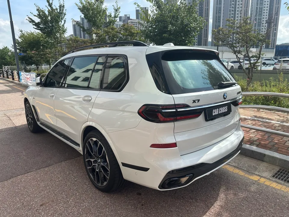 BMW X7 vinyl wrap - BMW X7 Vinyl Wrap Review: Real Carbon Interior Cost photo 5