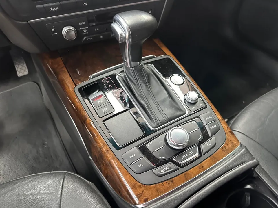 Audi A7 vinyl wrap - Audi A7 Vinyl Wrap Review: Carbon Interior Transformation photo 3