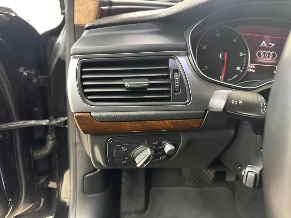 Audi A7 vinyl wrap - Audi A7 Vinyl Wrap Review: Carbon Interior Transformation photo 4