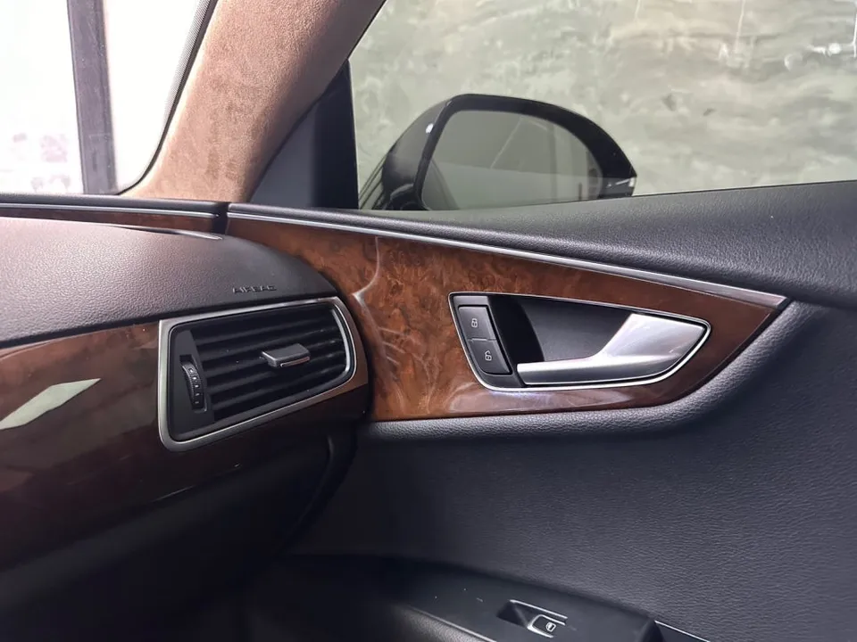 Audi A7 vinyl wrap - Audi A7 Vinyl Wrap Review: Carbon Interior Transformation photo 5
