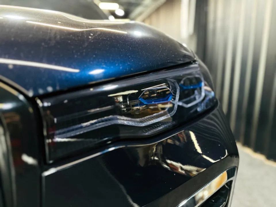 BMW X7 ヘッドライトのPPF施工事例|スモークフィルム 施工写真 3-2