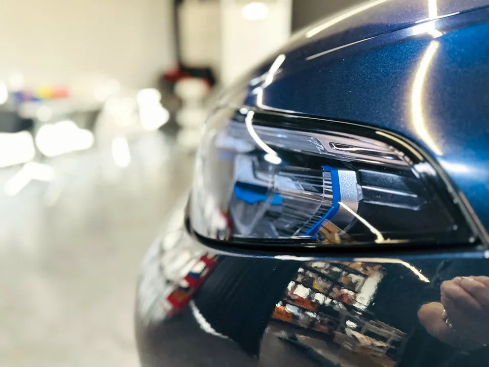 BMW X7 ヘッドライトのPPF施工事例|スモークフィルム 施工写真 2-3