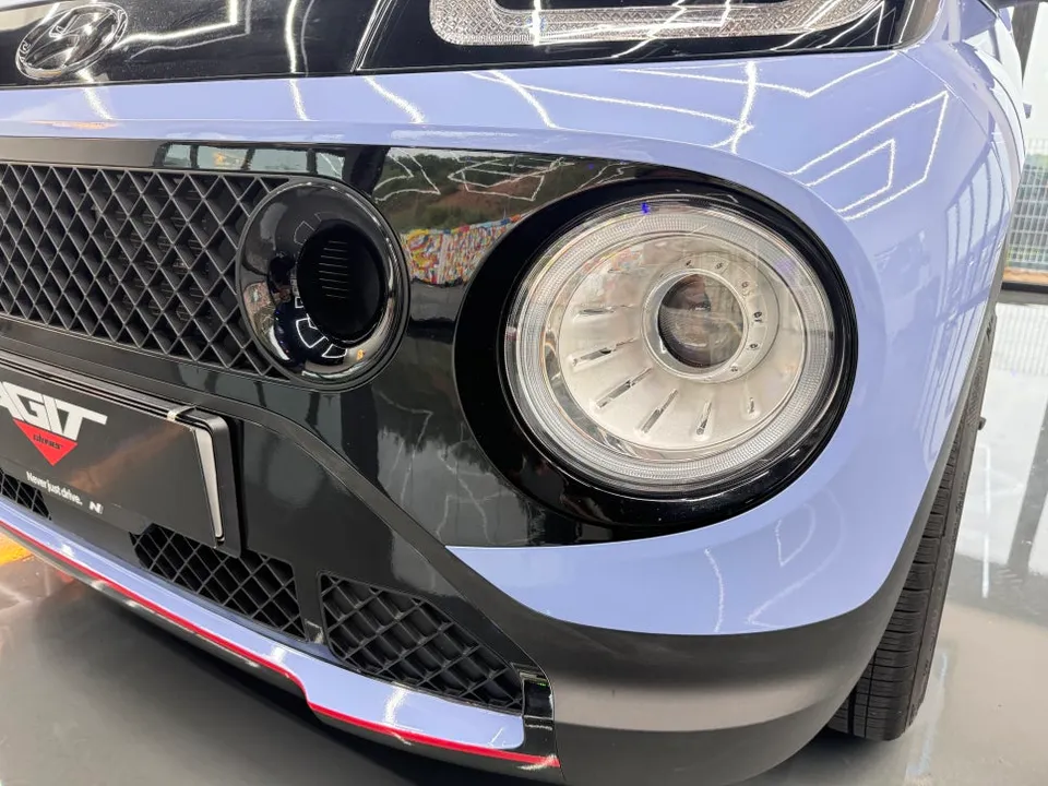 Hyundai Casperのカーラッピング事例 施工写真 1-2