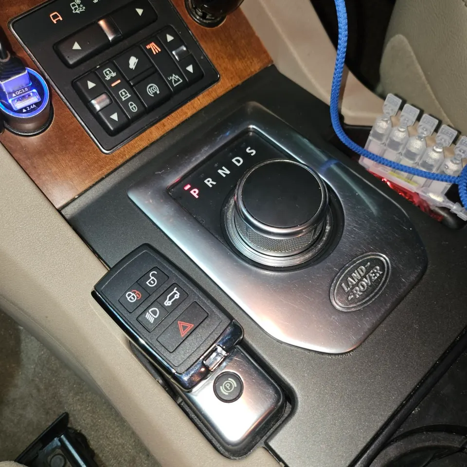 Land Rover Discovery 4 OEM Options Review — Factory Upgrade Cost photo 2