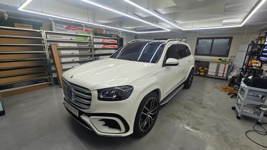 Mercedes-Benz GLSのカーフィルム施工事例 施工写真 2