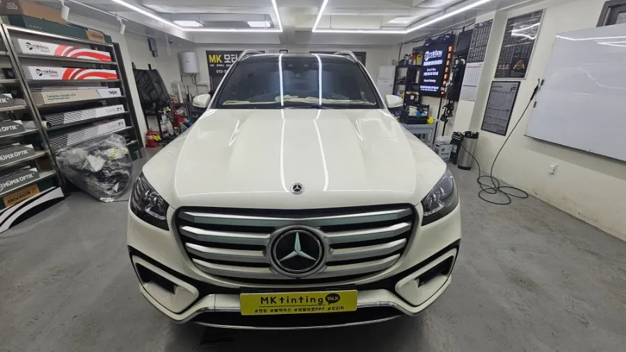 Mercedes-Benz GLSのカーフィルム施工事例 施工写真 3