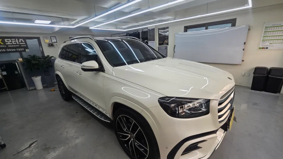 Mercedes-Benz GLSのカーフィルム施工事例 施工写真 5
