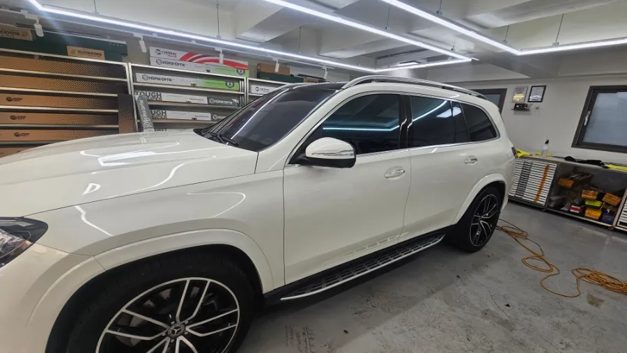 Mercedes-Benz GLSのカーフィルム施工事例 施工写真 6