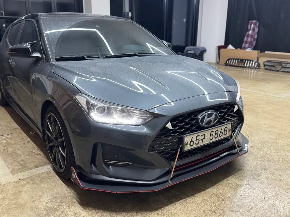 Hyundai Veloster JS ambient lighting installation result