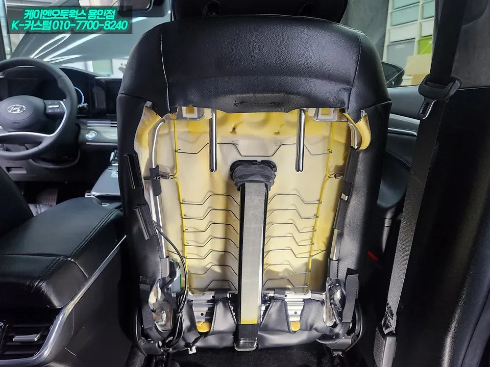 Hyundai The New GrandeurのAndroid Auto・CarPlay取付事例 施工写真 2-2