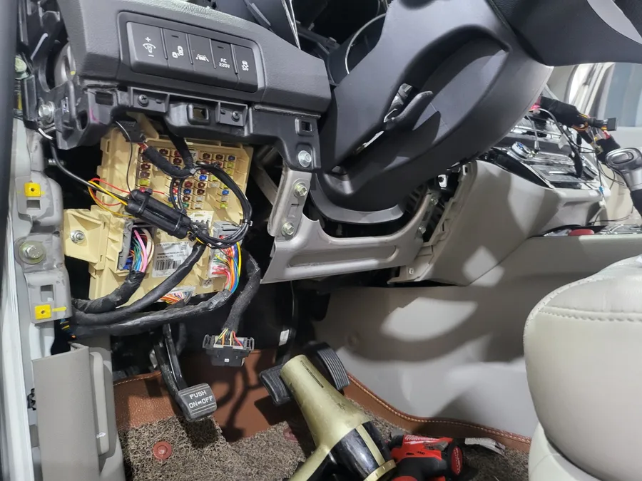 Kia Carnival KA4 oem options - Kia Carnival KA4 Oem Options Installation Review — Cost photo 4