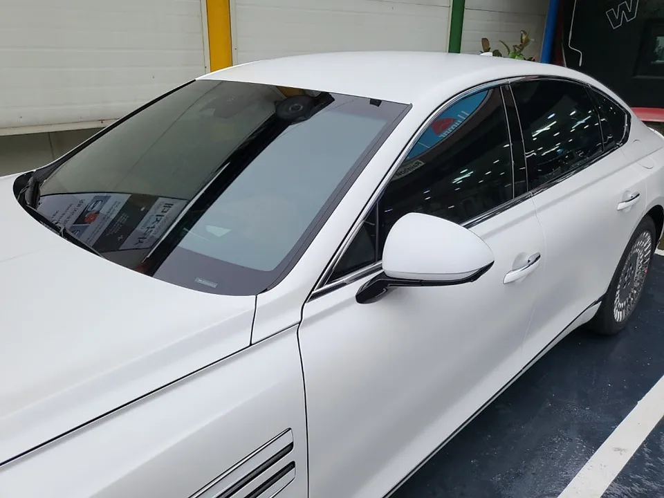 Genesis G80 カーフィルム施工事例|断熱・スモーク 施工写真 2-1