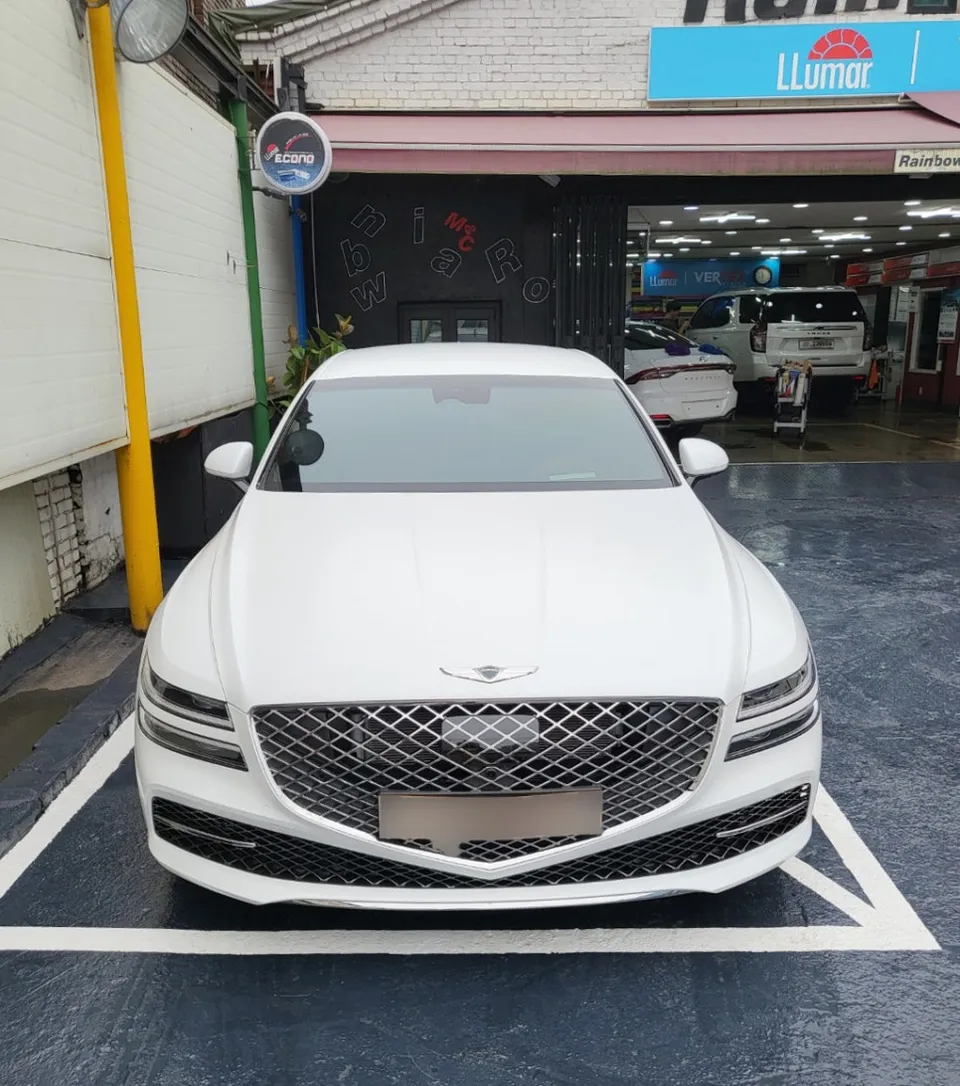 Genesis G80 カーフィルム施工事例|断熱・スモーク 施工写真 4-1