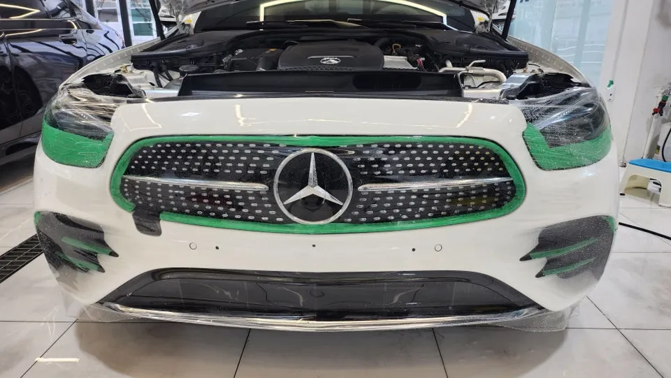 Mercedes-Benz Eクラス PPF施工事例｜費用目安と仕上がり 施工写真 1-2