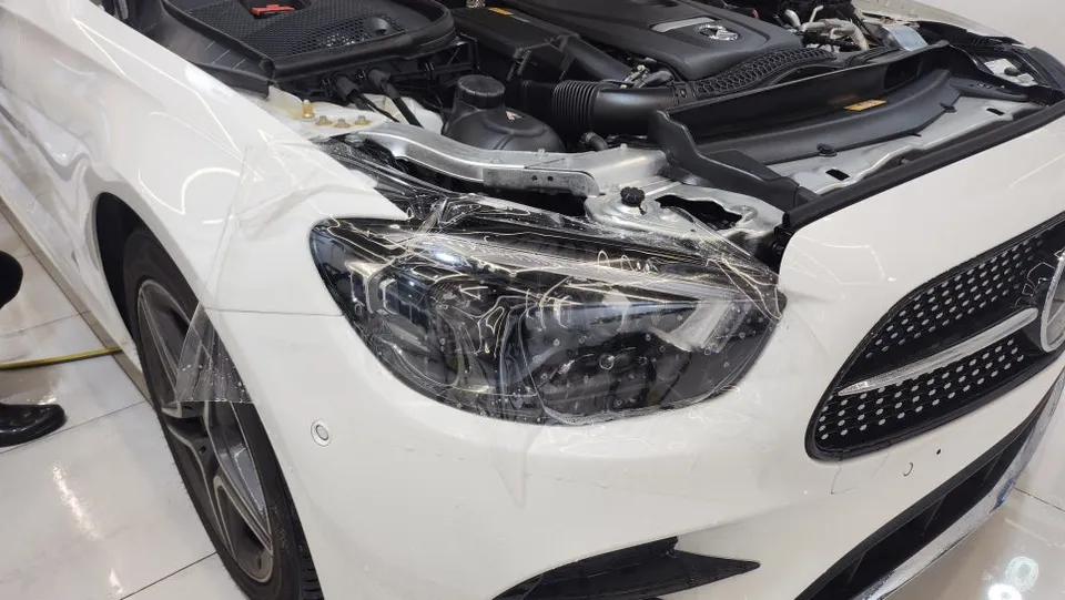 Mercedes-Benz Eクラス PPF施工事例｜費用目安と仕上がり 施工写真 2-2