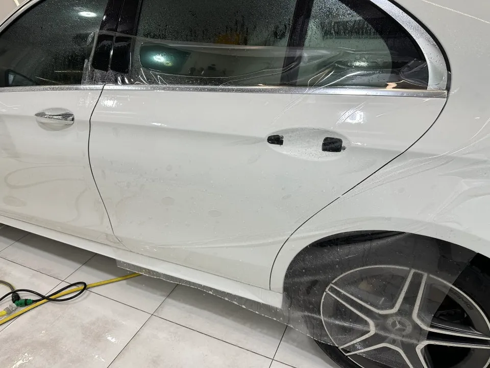 Mercedes-Benz Eクラス PPF施工事例｜費用目安と仕上がり 施工写真 1-3