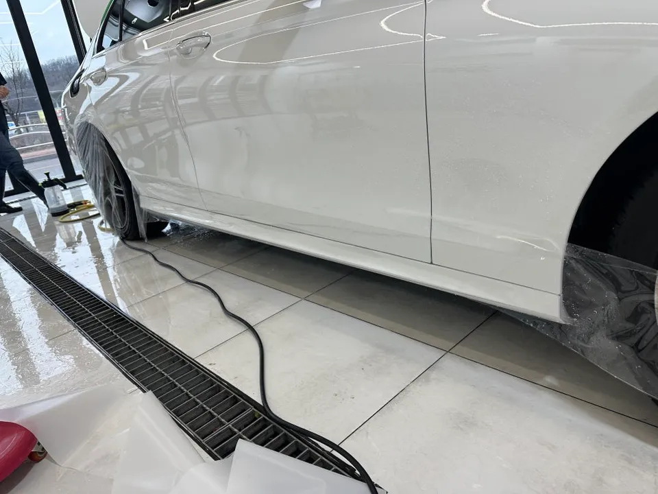 Mercedes-Benz Eクラス PPF施工事例｜費用目安と仕上がり 施工写真 2-3