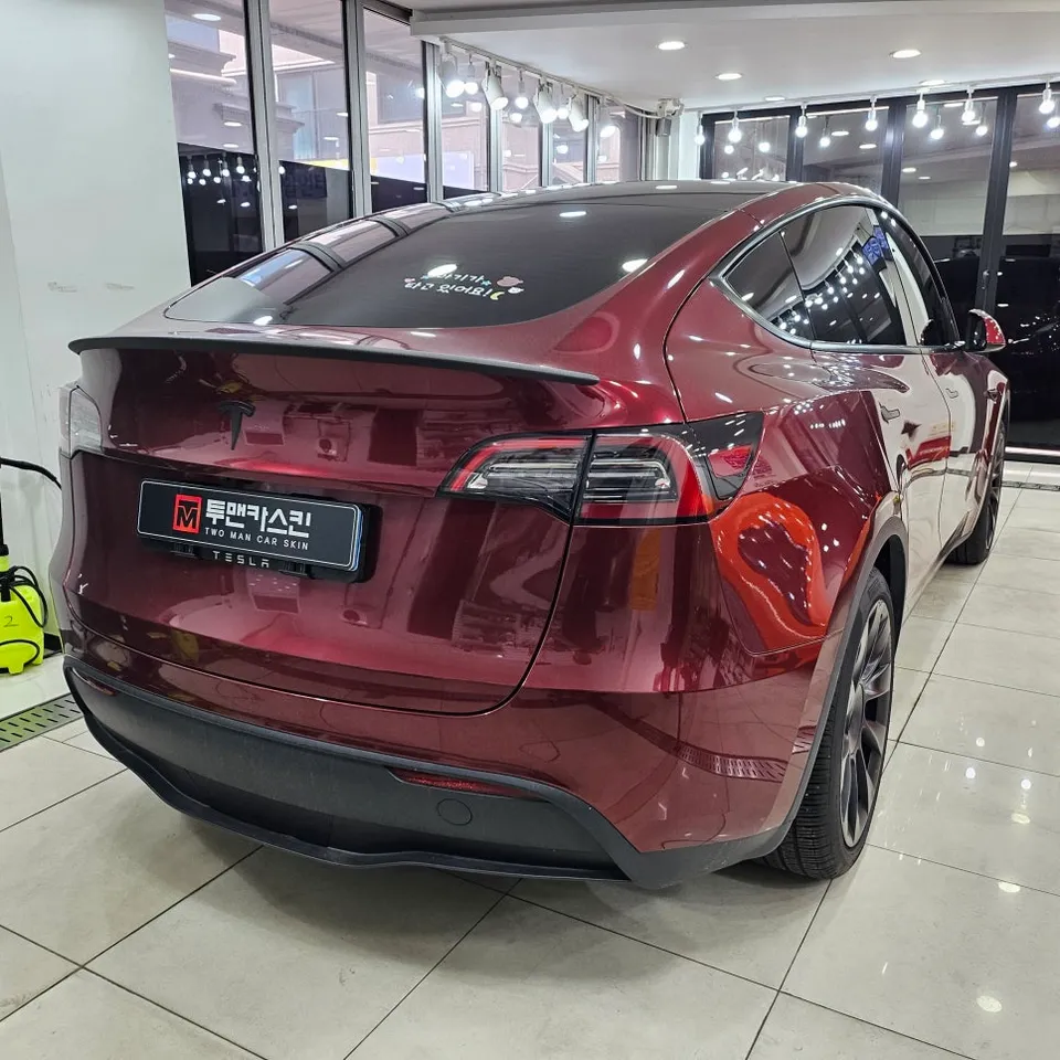 Tesla Model Yのカーラッピング事例|費用目安・仕上がり 施工写真 1-2