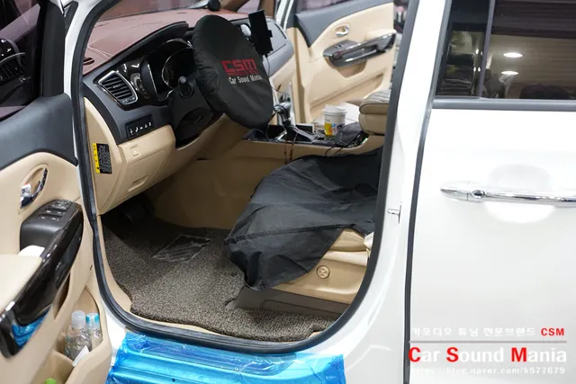 Kia Carnival KA4のカーオーディオ施工事例 施工写真 1-3