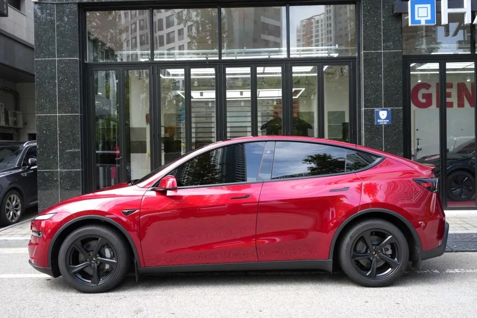 Tesla Model Y new car package - Tesla Model Y Ultra Red New Car Package Review photo 4