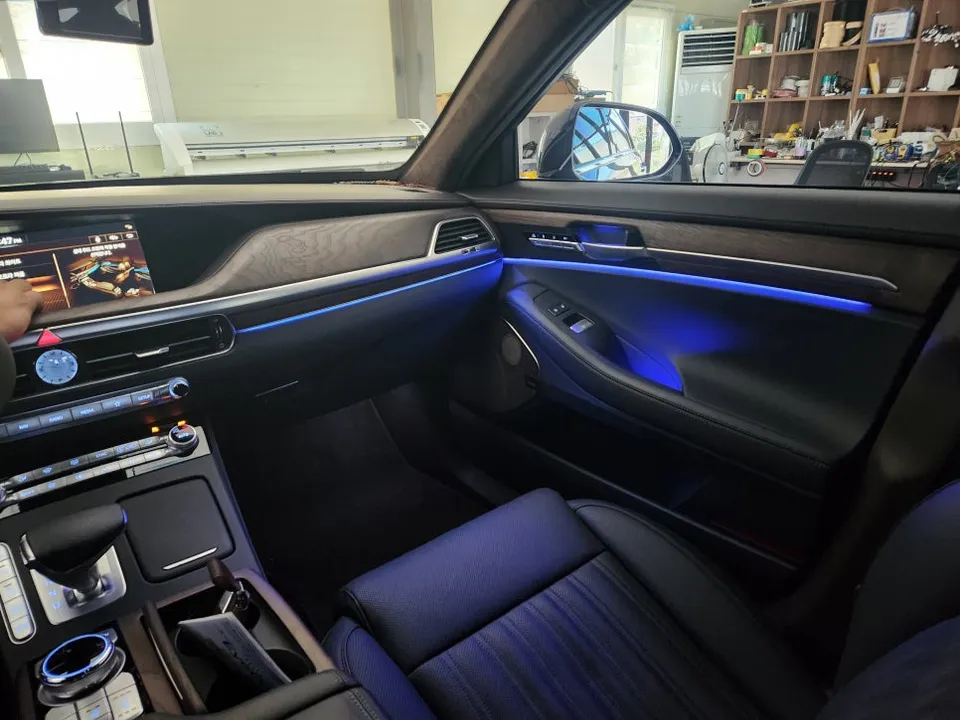 Genesis G90 ambient lighting - Genesis G90 Ambient Lighting Review: Brighter Interior photo 4