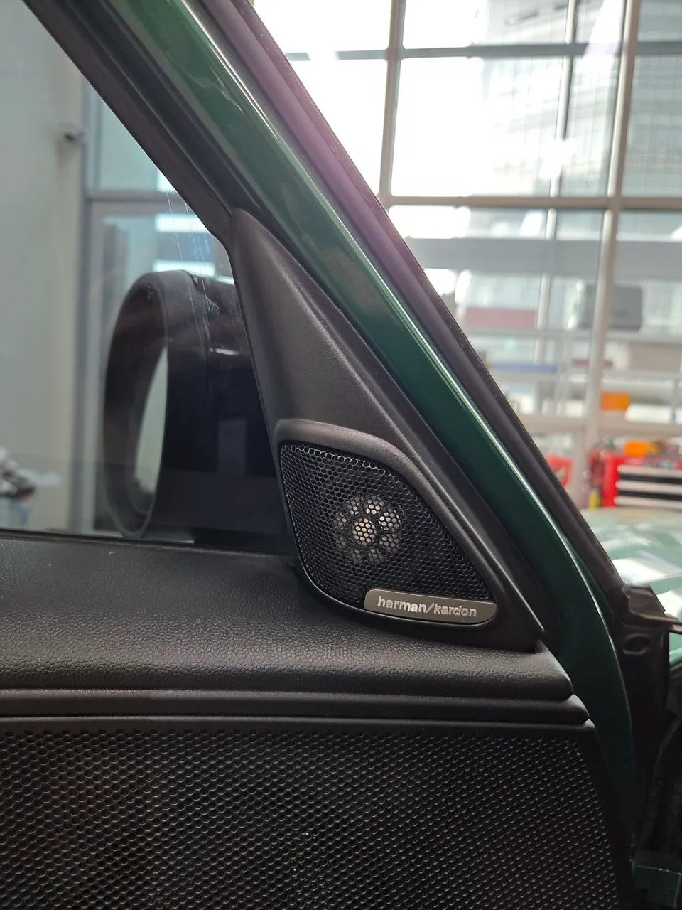 MINI Countryman F60 ambient lighting - MINI Countryman F60 Ambient Lighting Review: Cost & Results photo 4